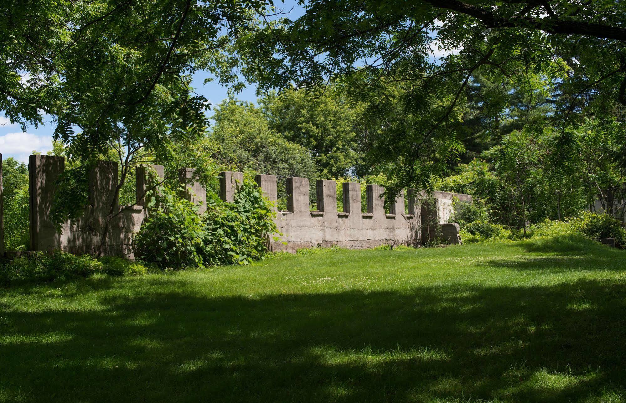 Montrose Inn Belleville Exteriér fotografie